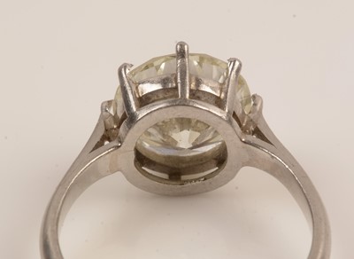 Lot 55 - Solitaire diamond ring