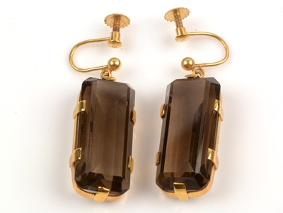 Lot 104 - Quartz earrings