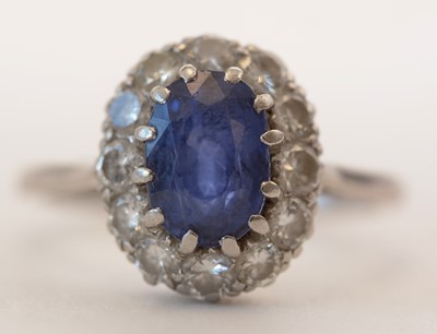 Lot 105 - Sapphire and diamond ring