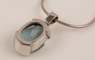 Lot 107 - Aquamarine pendant and earrings