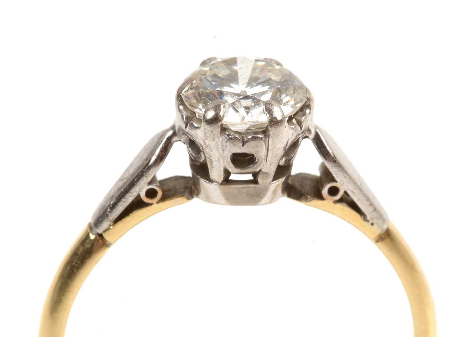 Lot 94 - Solitaire diamond ring