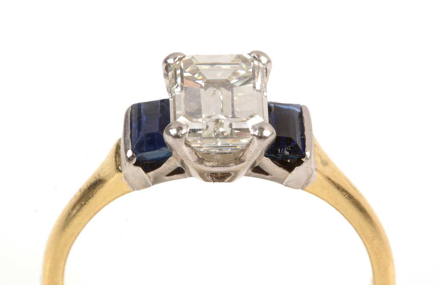 Lot 110 - A diamond and sapphire ring