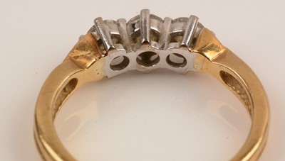 Lot 75 - Three stone diamond ring