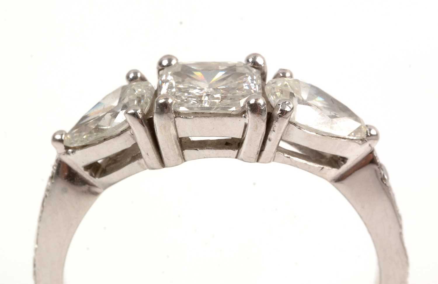 Lot 56 - Three stone diamond ring