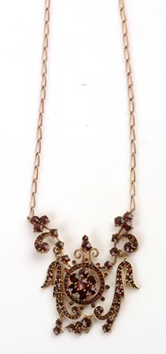 Lot 198 - Garnet necklace