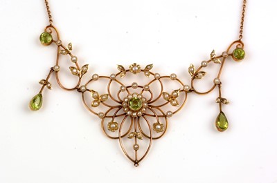 Lot 207 - Peridot and seed pearl necklace