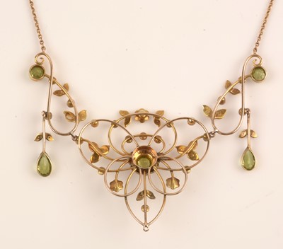 Lot 207 - Peridot and seed pearl necklace