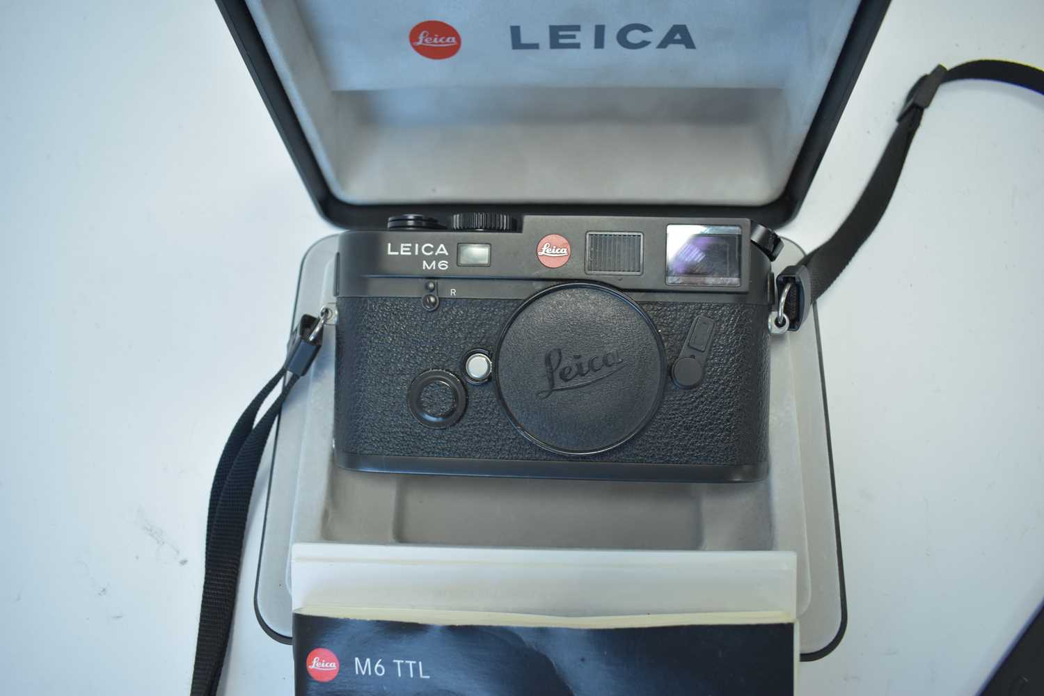 825 - A Leica M6 camera.