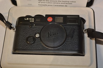 Lot 825 - A Leica M6 camera.