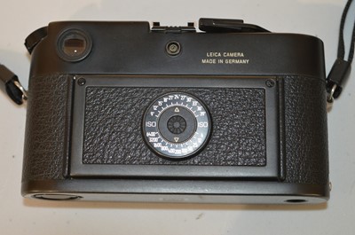 Lot 825 - A Leica M6 camera.