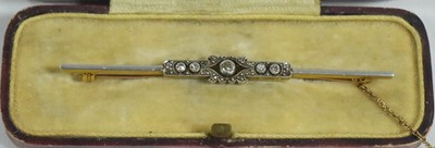 Lot 159 - Diamond bar brooch