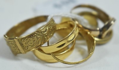 Lot 115 - Eight gold rings