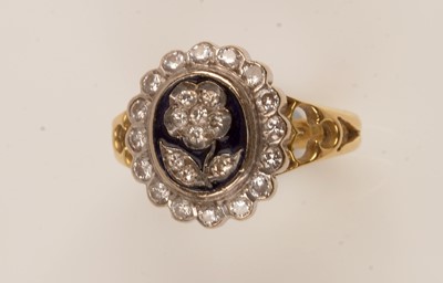 Lot 216 - Diamond flower ring