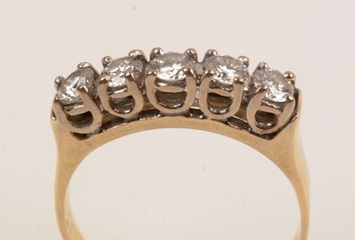 Lot 81 - Five stone diamond ring