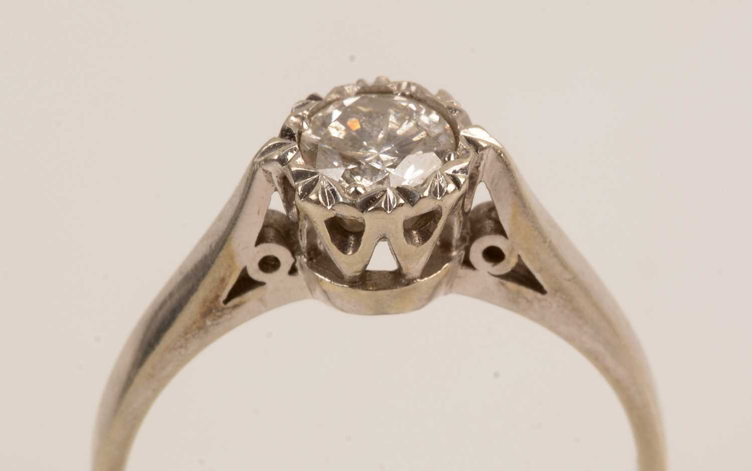 Lot 89 - Solitaire diamond ring