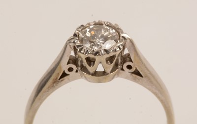 Lot 89 - Solitaire diamond ring