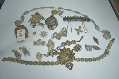 Lot 21 - White metal and silver filigree jewellery