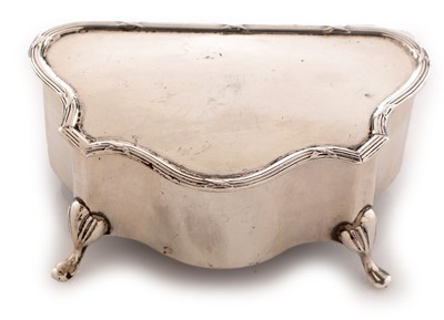 Lot 365 - A George V silver jewellery box