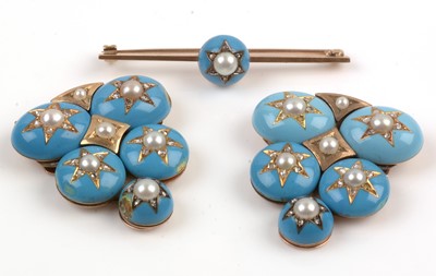 Lot 168 - Turquoise enamel and pearl fur clips and brooch