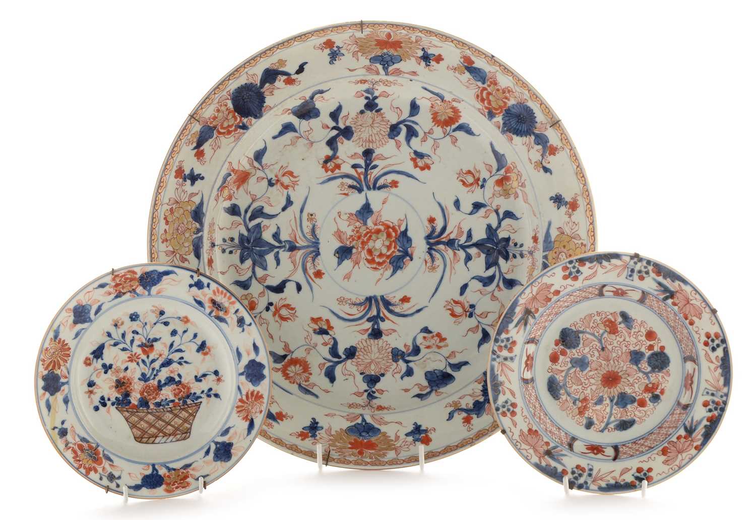 Lot 426 - Chinese 'Imari' charger and two plates