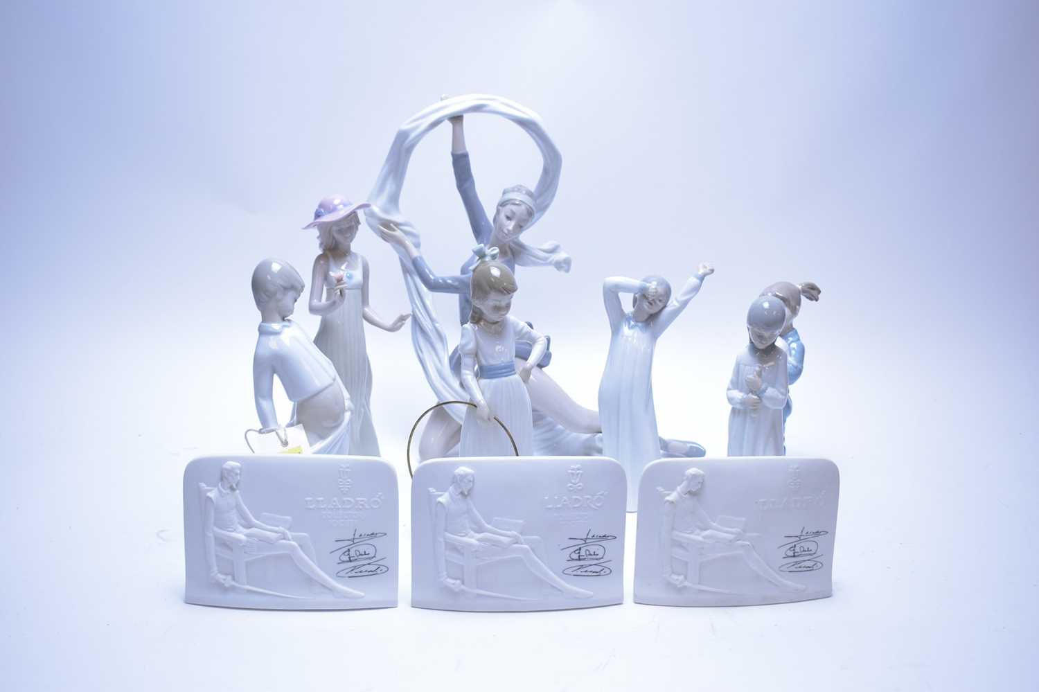 Lot 170 - Lladro and Nao figures