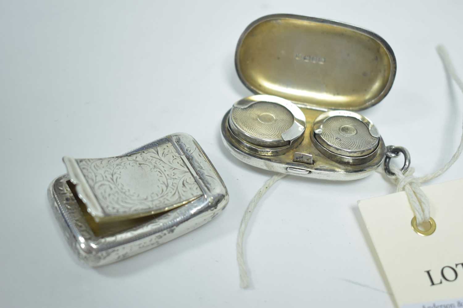 Lot 10 - Silver sovereign case and snuff box