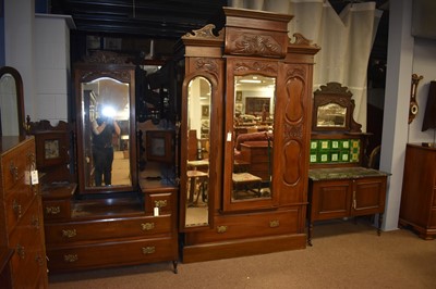Lot 599 - Wood's of South Shields three piece bedroom suite