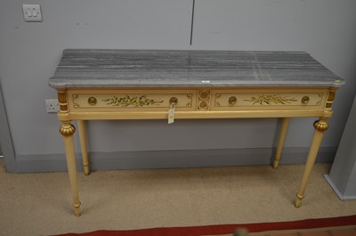 Lot 572 - A 20th Century side table