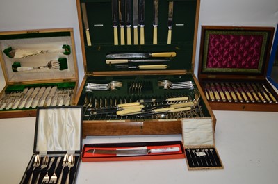 Lot 390 - Boxed cutlery