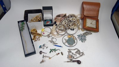 Lot 392 - Costume jewellery