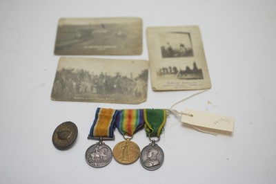 Lot 1005 - First World War medals and other military ephemera