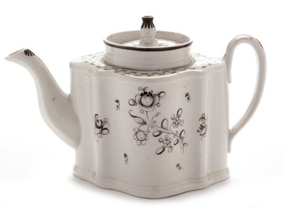 Lot 480 - New Hall teapot 294