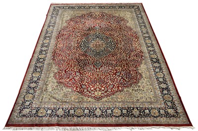 Lot 662 - Mahal carpet