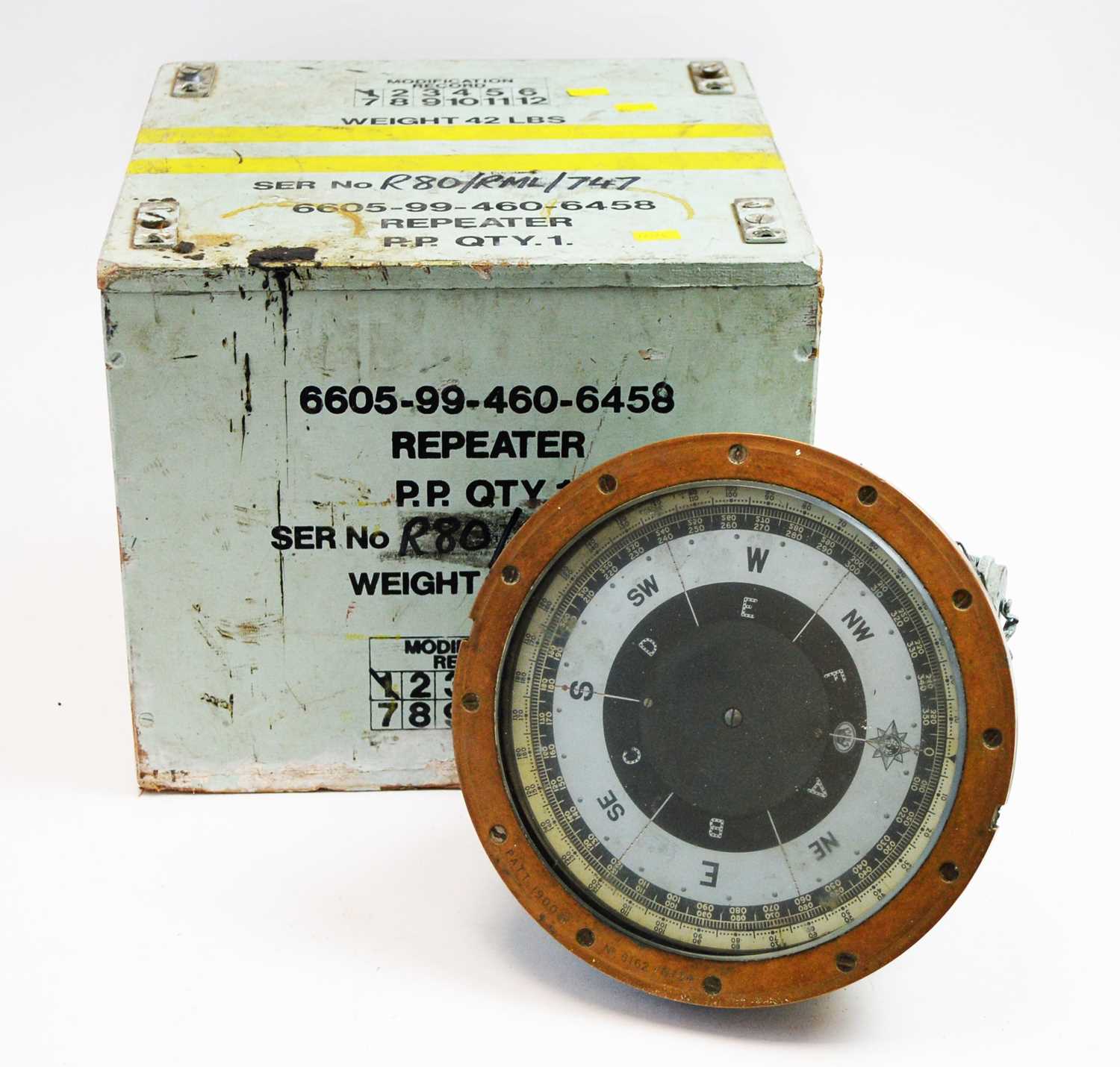 Lot 773 - An Azimuth Admiralty pattern compass.