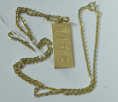 Lot 32 - 9ct gold pendant