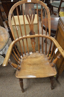 Lot 436 - 20th Century ash and elm Windsor chair
