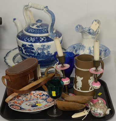 Lot 532 - Household items