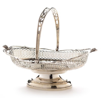 Lot 250 - A George V silver basket