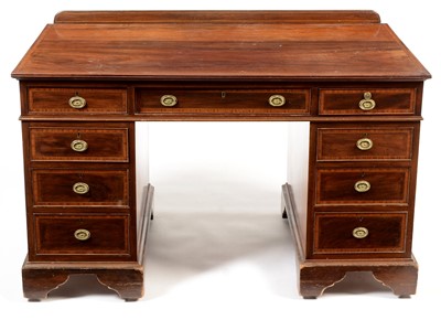 Lot 771 - A 20th Century mahogany pedestal desk