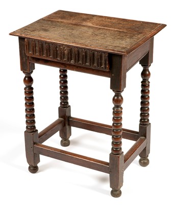 Lot 779 - A Victorian oak side table