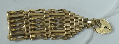 Lot 38 - Gold gate link bracelet