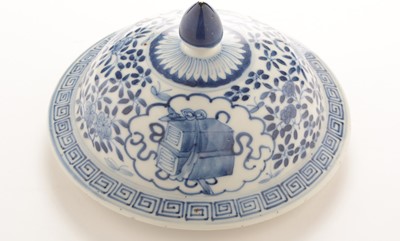 Lot 431 - Chinese blue and white jar and cover