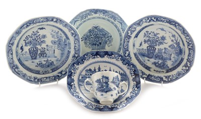 Lot 437 - Chinese export ware double handled cup and four plates, Qianlong