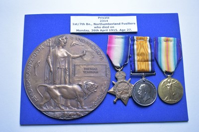 Lot 301 - First World War medals and plaque