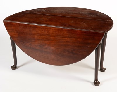 Lot 735 - 19th Century mahogany drop leaf dining table