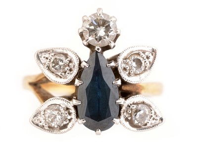Lot 39 - Sapphire and diamond ring