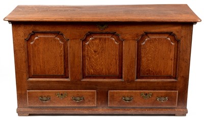 Lot 722 - Early 20th Century oak mule chest