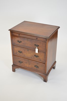 Lot 932 - George III style chest of drawers