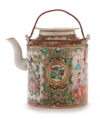Lot 450 - Canton teapot and basket