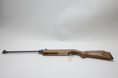 Lot 1043 - A SMK12 .22 calibre air rifle